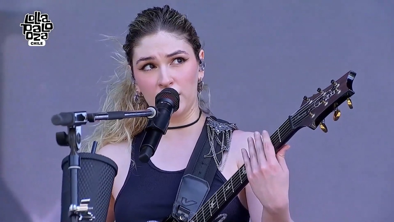 The Warning performing Ritual live at Lollapalooza Chile 2026 — Daniela Villarreal on guitar